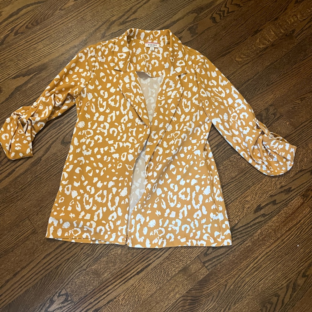 ANDREE BY UNIT Orange and White Leopard Print Jacket